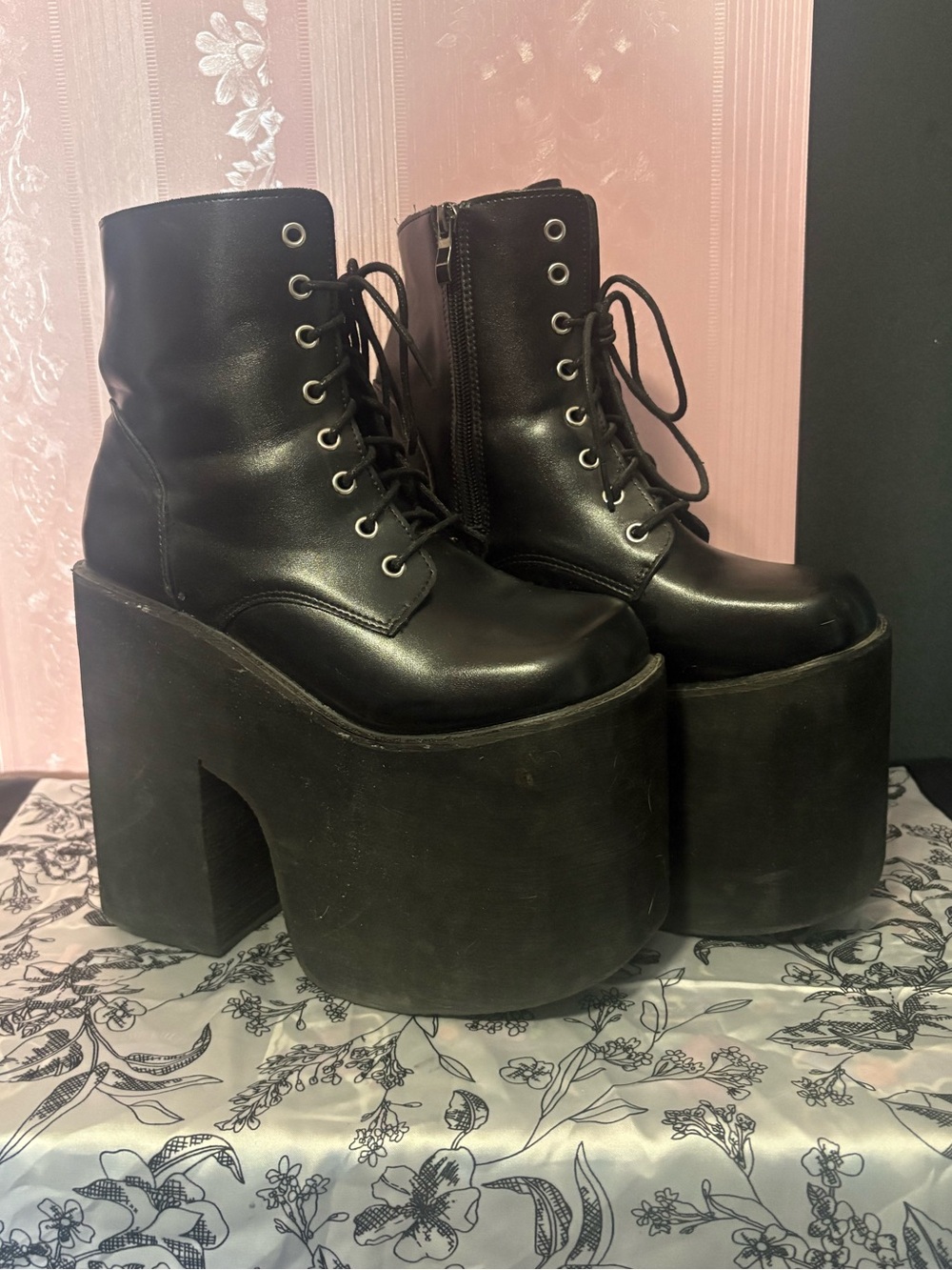 Platform ankle boot
